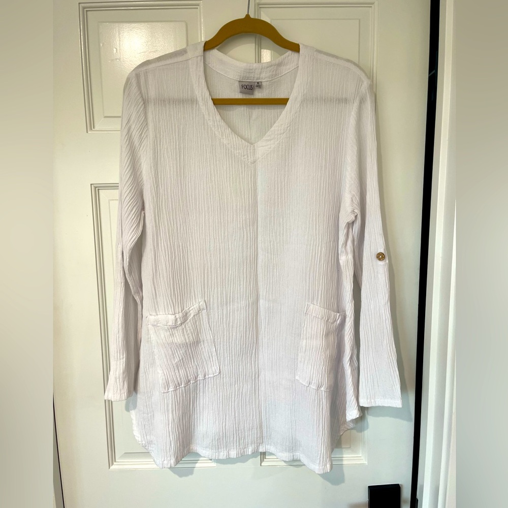 Like new white long-sleeved summer blouse / tunic